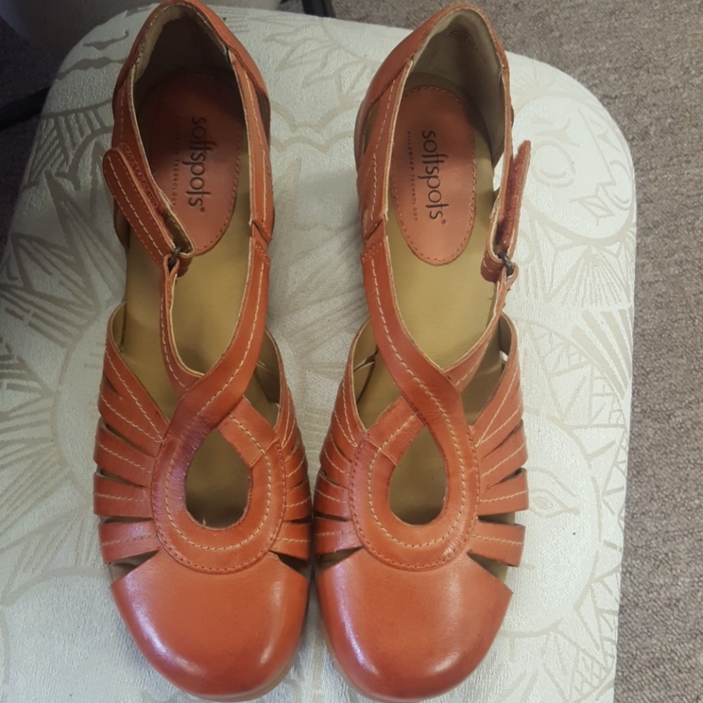 💥SOLD💥 Softspots Closed Toe Sandals